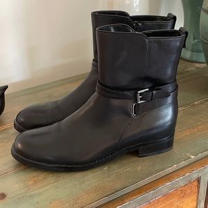 Blondo AquaProtect Black Leather Chelsea Boots Size 8.5